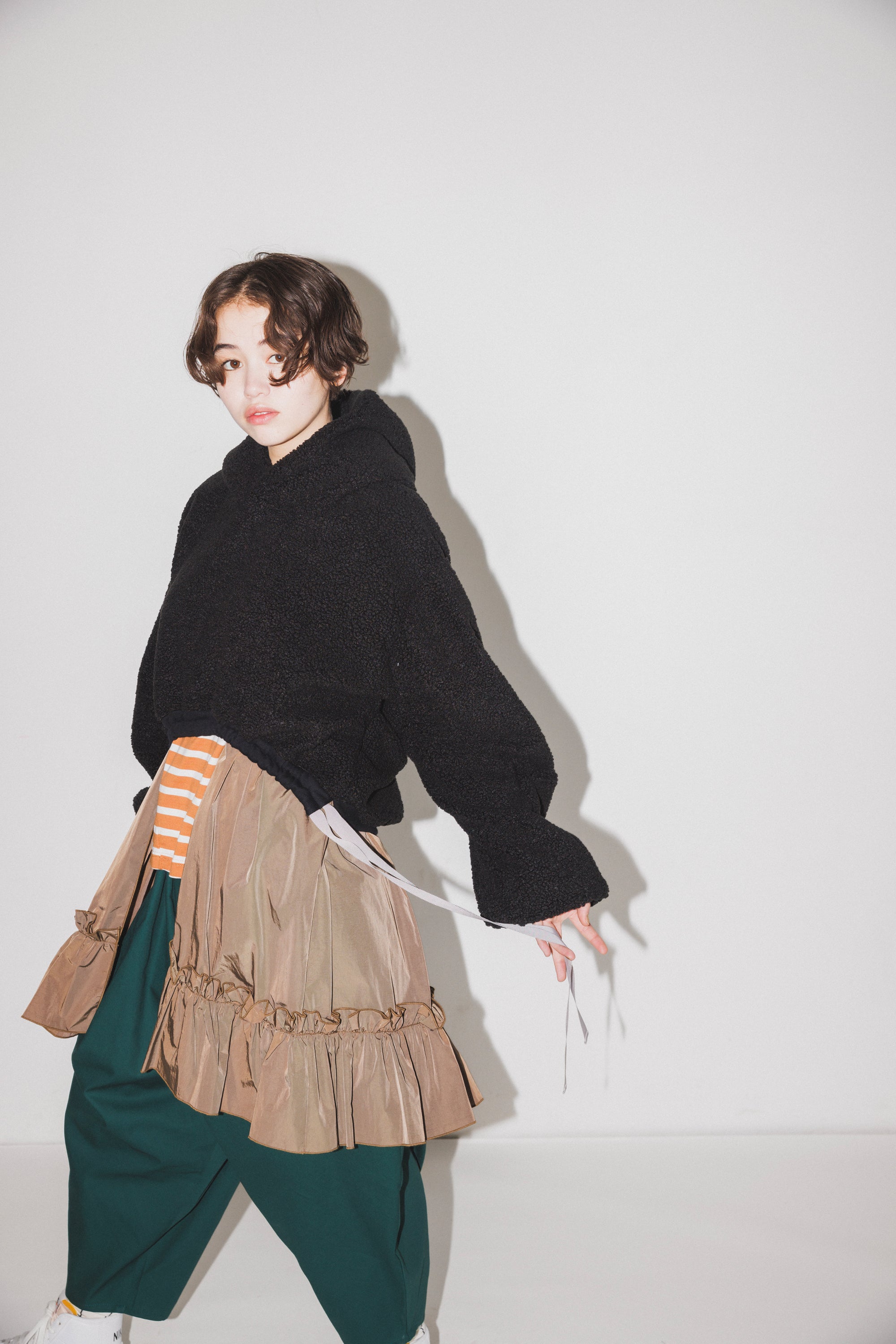 56-nf24-817-719/ドロスト ショート パーカー