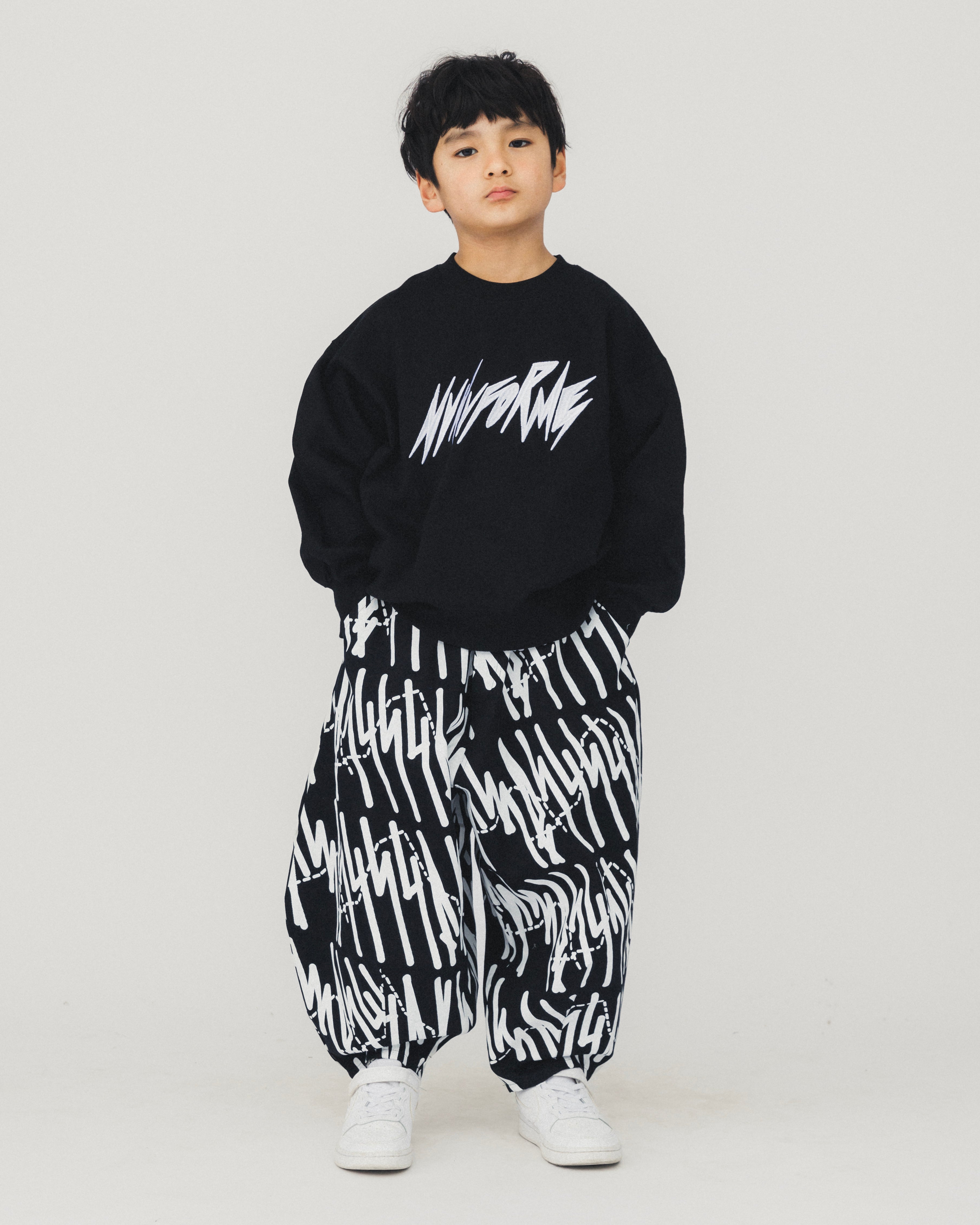 nt24-002-09/手描きnunuforme ロゴ