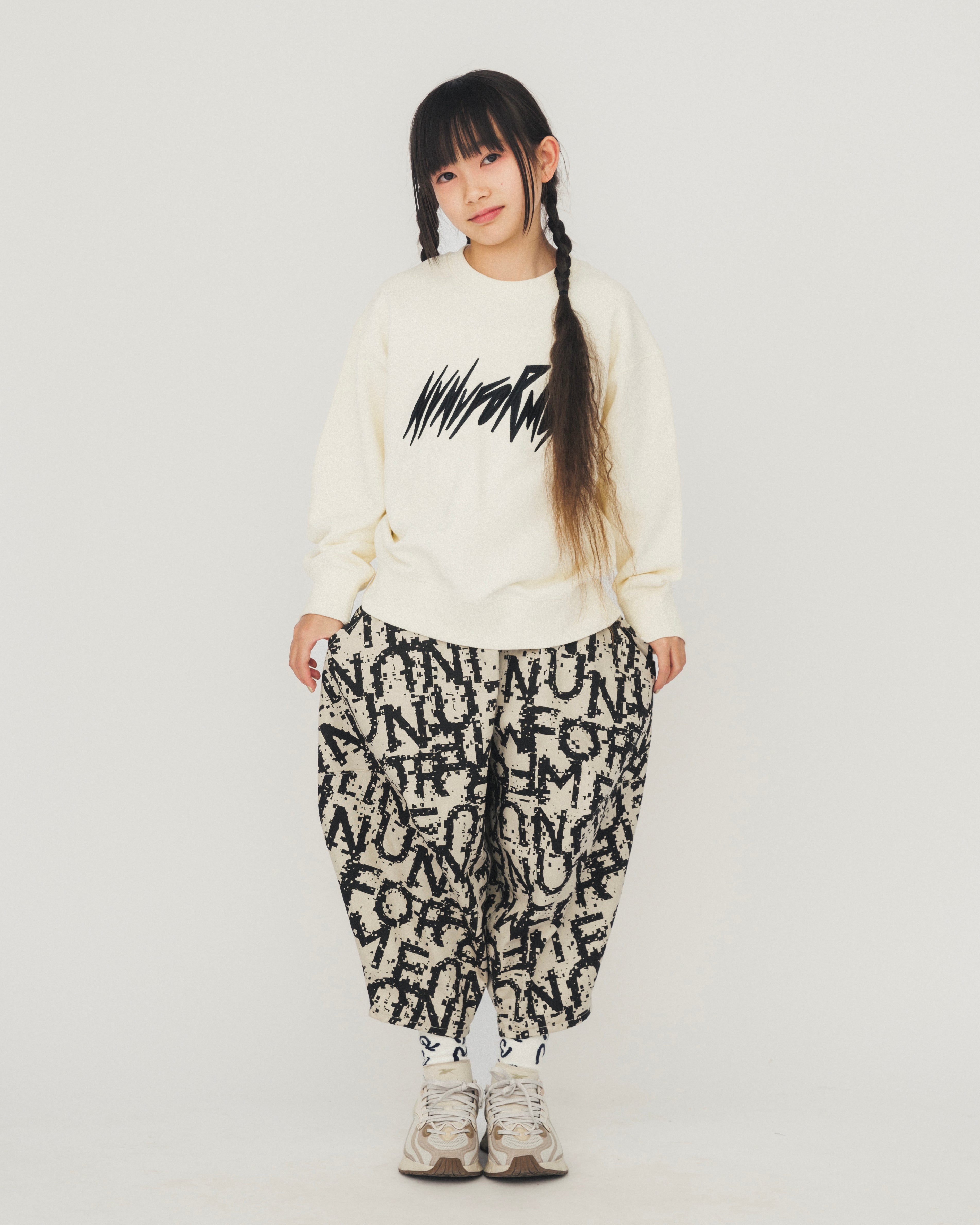 nt24-002-09/手描きnunuforme ロゴ