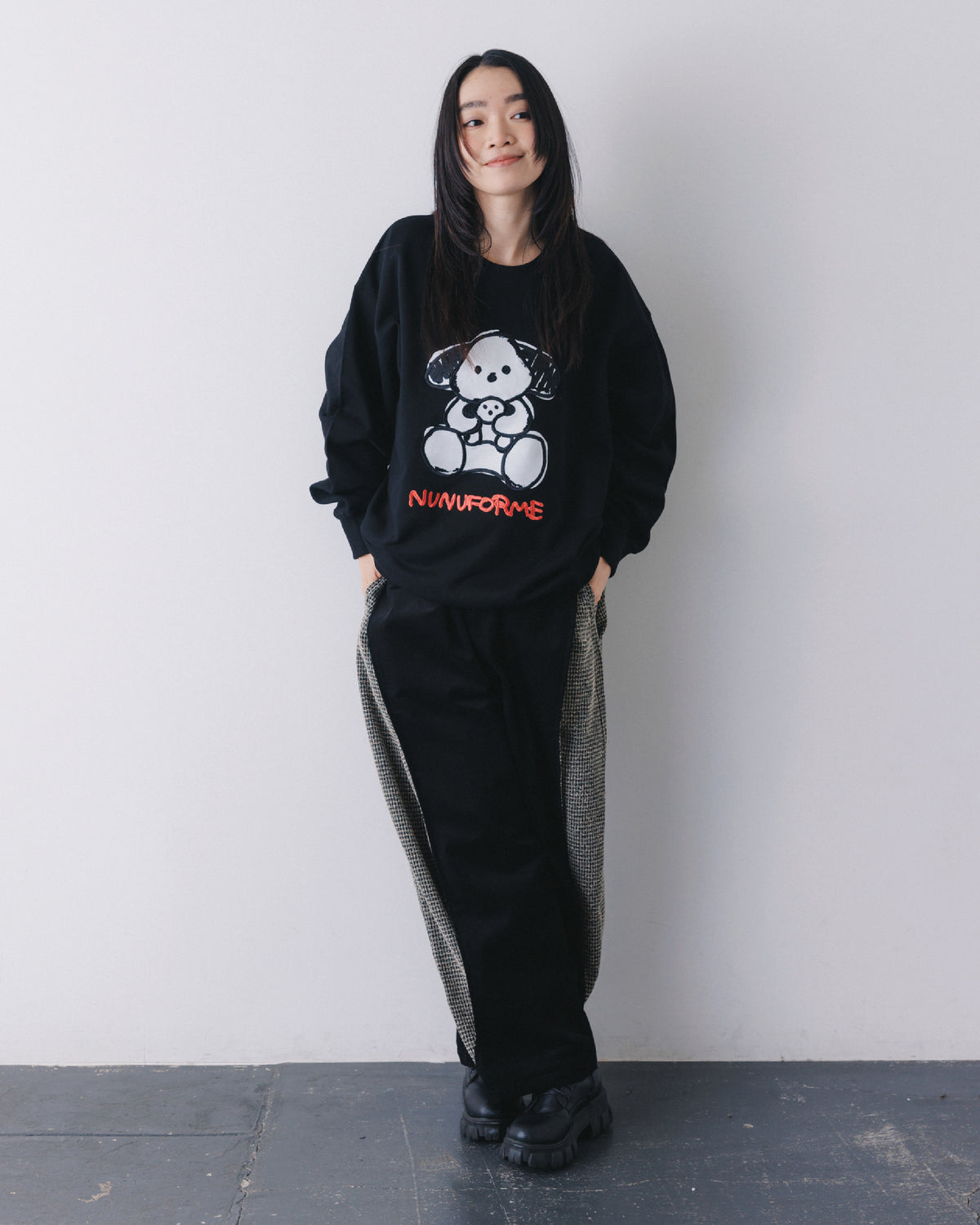 nt26-002-10A/ゆるinuinu刺繍トレーナー