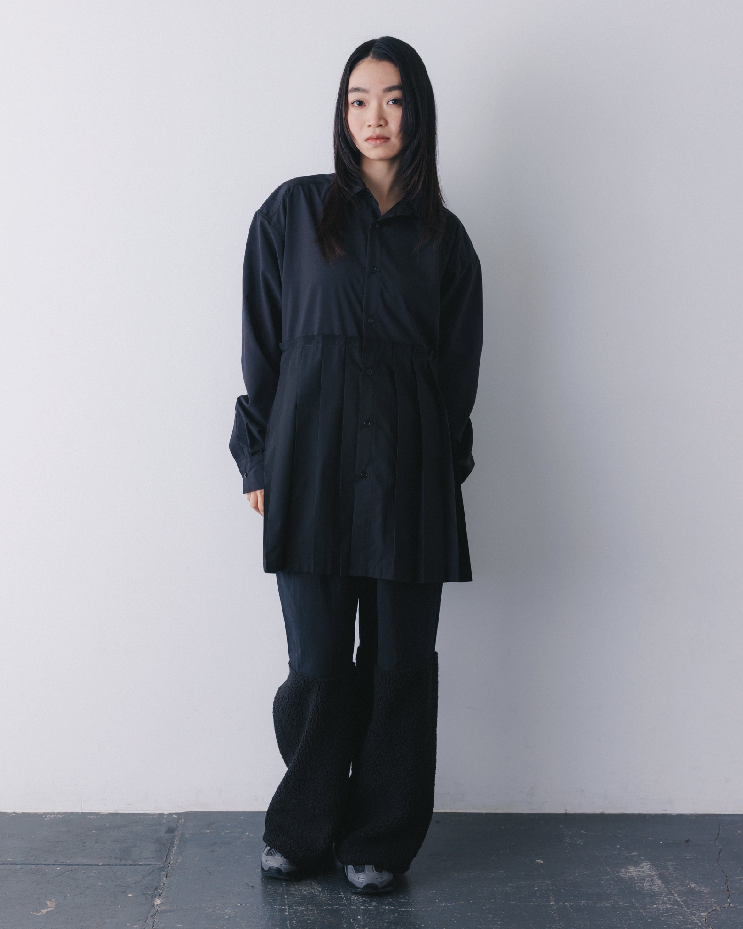 〈2026年秋冬 予約分〉24-nf26-553-034A/プリーツシャツ