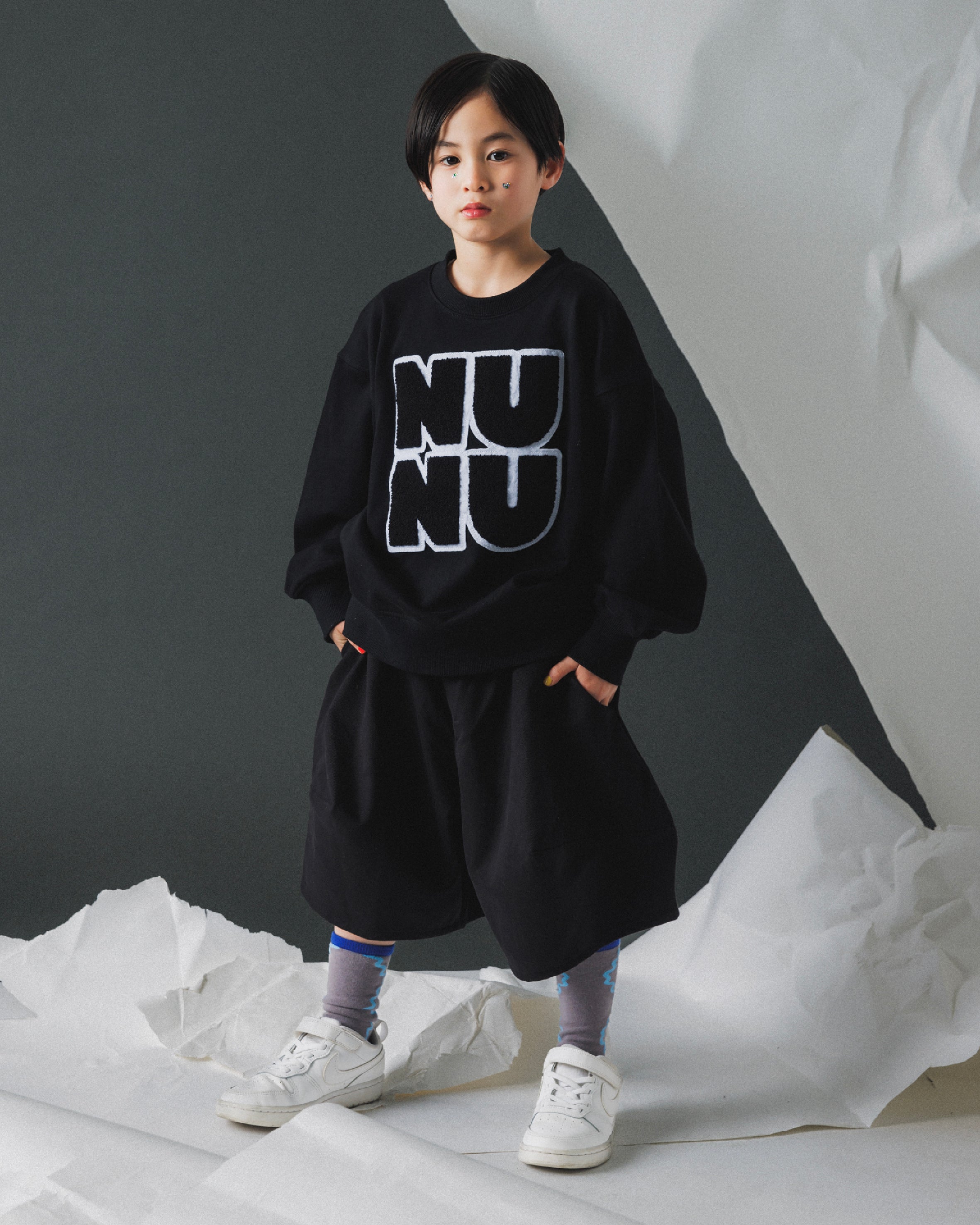 〈2026年秋冬 予約分〉nt26-002-12/nunuワッペントレーナー