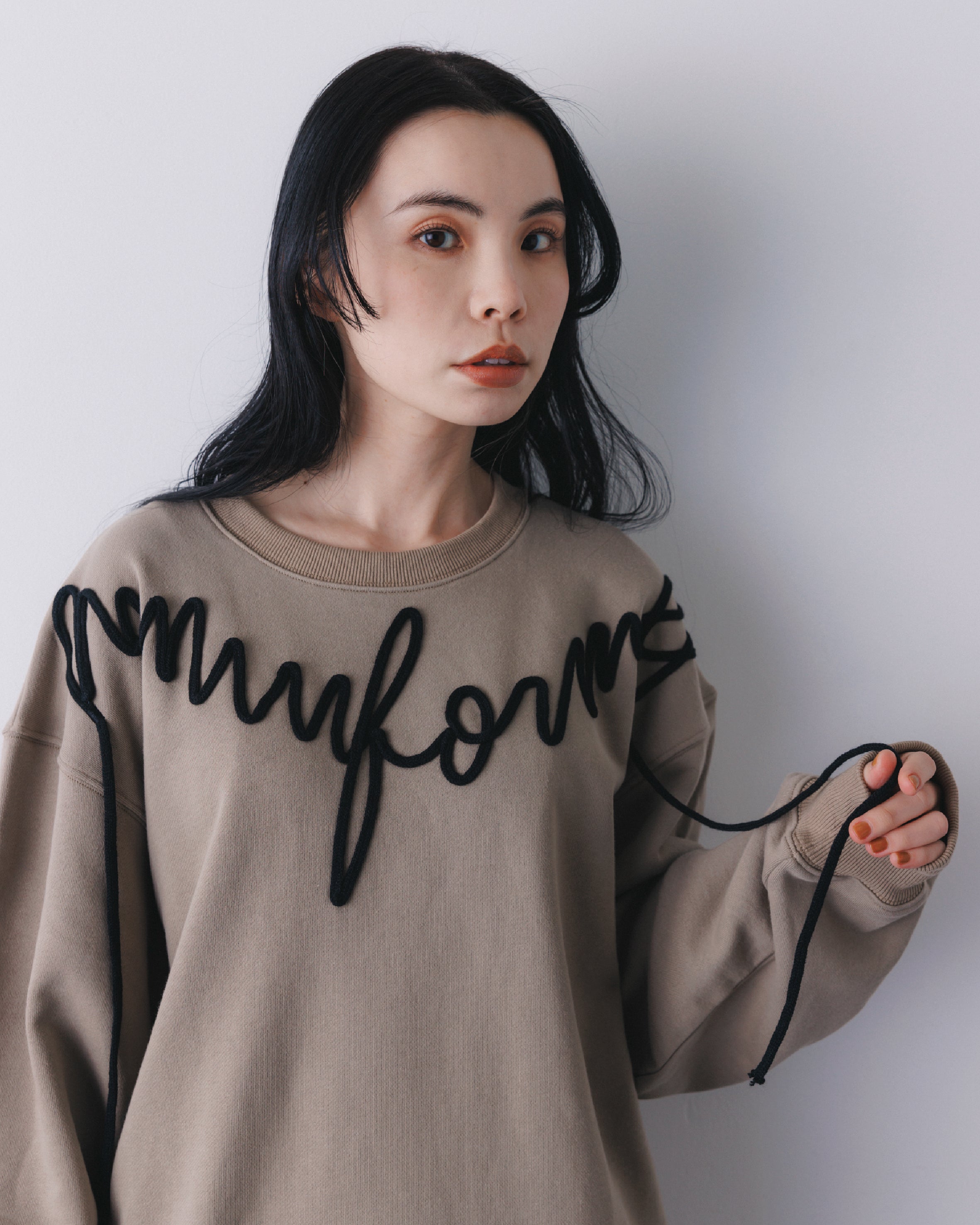 〈2026年秋冬 予約分〉nt26-002-11A/ロープ刺繍トレーナー