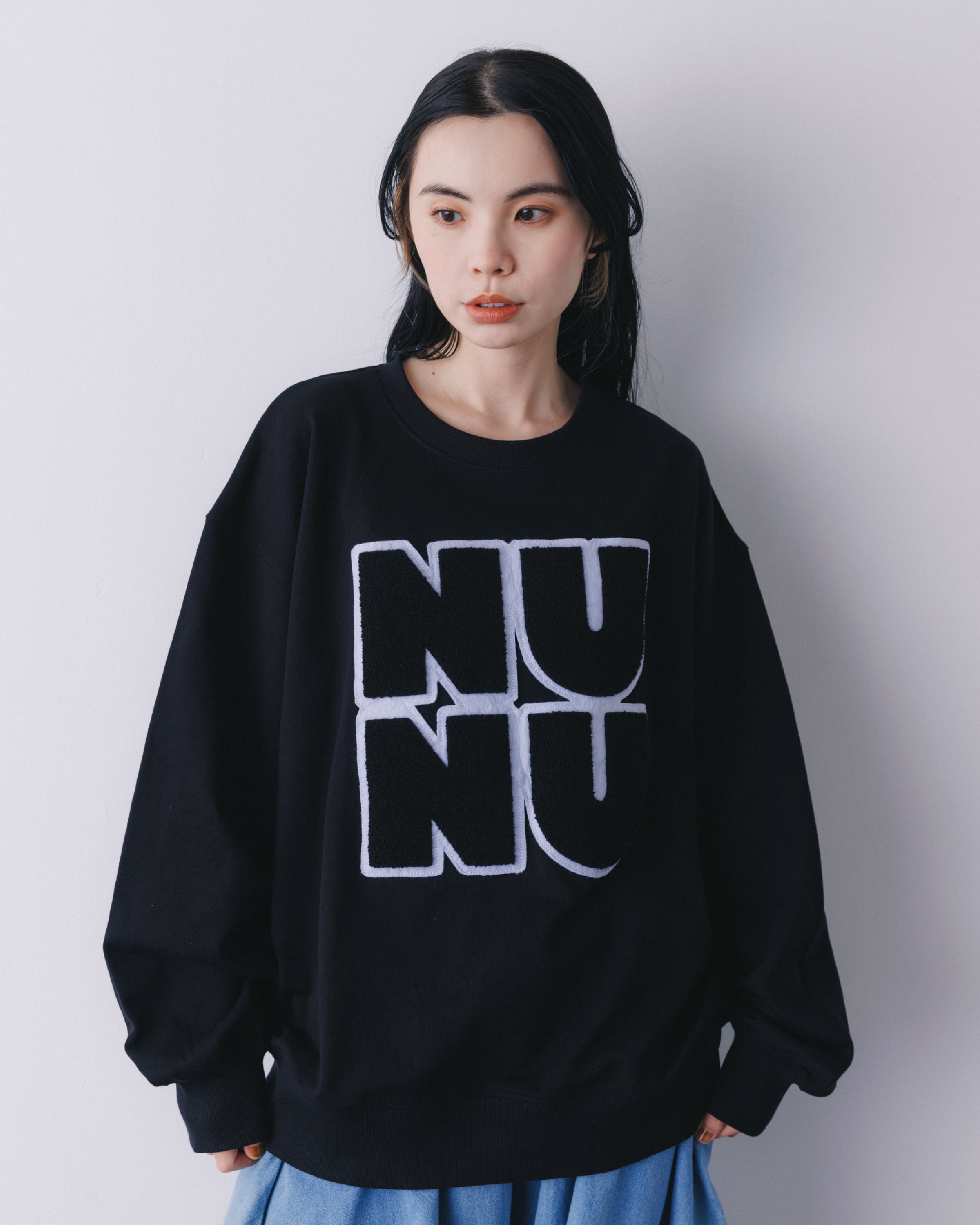 〈2026年秋冬 予約分〉nt26-002-12A/nunuワッペントレーナー
